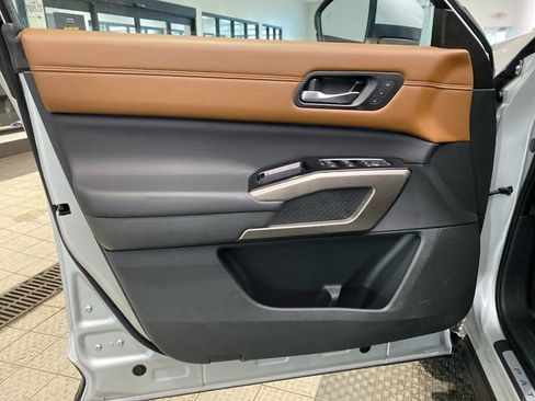 Used 2024 Nissan Pathfinder Platinum w/ Cargo Package image 9