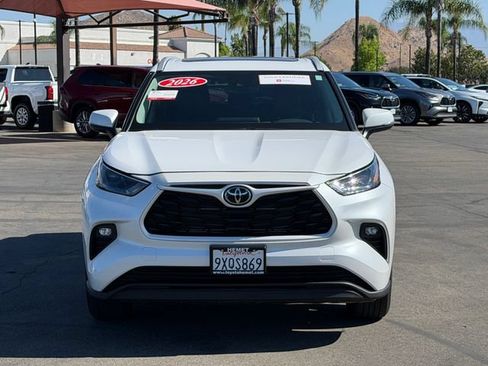 Used 2026 Toyota Highlander XLE AWD/4WD image 2