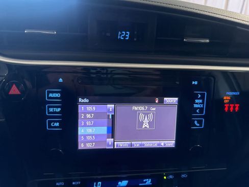 Used 2018 Toyota Corolla SE w/ Carpet Mat Package (TMS) FWD image 26