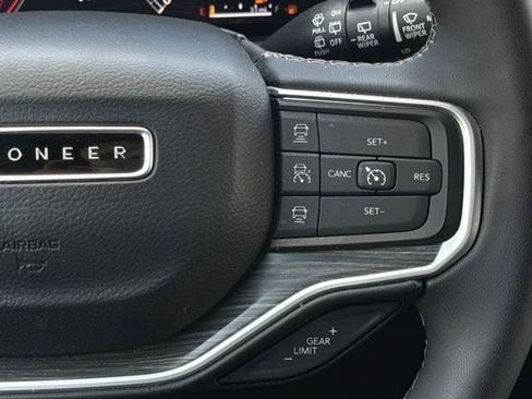 Used 2024 Jeep Wagoneer Series III AWD/4WD image 15