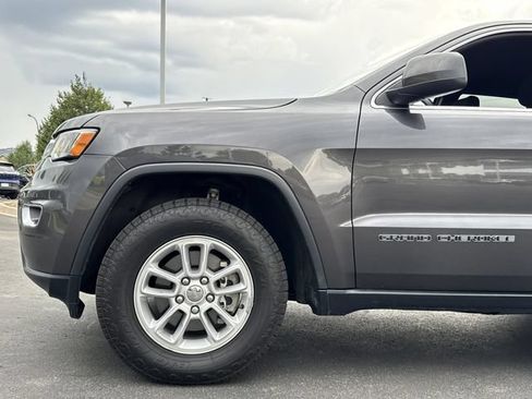 Used 2018 Jeep Grand Cherokee Laredo AWD/4WD image 27