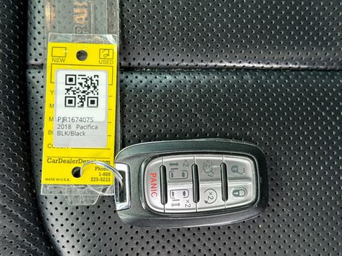 Used 2018 Chrysler Pacifica Limited w/ Advanced Safetytec Group FWD image 44