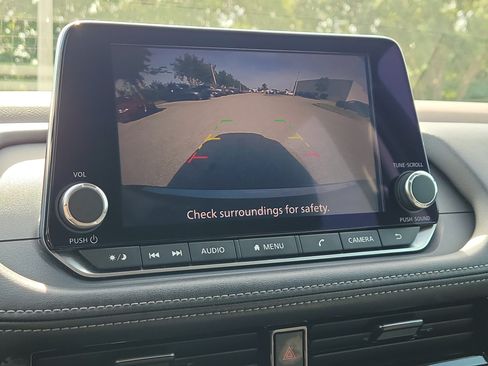 Certified 2022 Nissan Rogue SV FWD image 28
