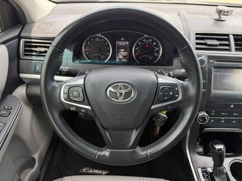 Used 2015 Toyota Camry SE w/ Moonroof Package image 13