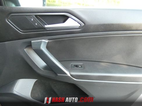 Used 2018 Volkswagen Tiguan SE w/ Panoramic Sunroof Package AWD/4WD image 32