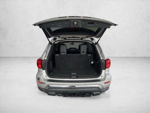 Used 2017 Nissan Pathfinder Platinum image 7