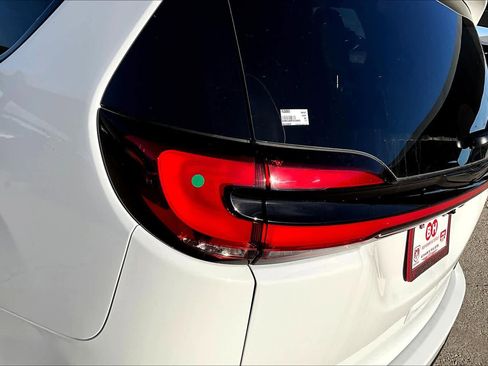 New 2026 Chrysler Pacifica Limited w/ S Appearance Package image 15