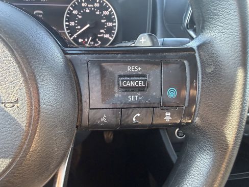 Used 2023 Nissan Rogue SV FWD image 11