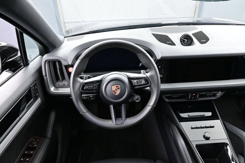 Certified 2025 Porsche Cayenne E-Hybrid Coupe AWD/4WD image 18