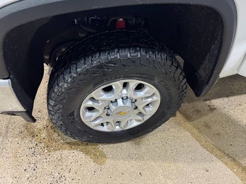 Used 2023 Chevrolet Silverado 2500 LT image 29