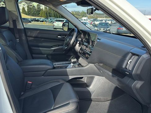 Used 2023 Nissan Pathfinder SL w/ SL Premium Package image 10
