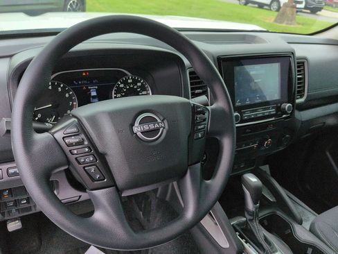 Used 2024 Nissan Frontier SV w/ Technology Package AWD/4WD image 14