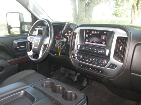 Used 2015 GMC Sierra 2500 SLE w/ SLE Preferred Package AWD/4WD image 19