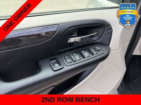 Used 2018 Dodge Grand Caravan SE w/ UConnect Hands-Free Group image 17