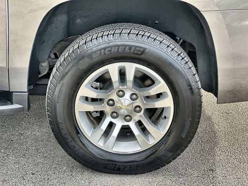 Certified 2017 Chevrolet Suburban LT image 34