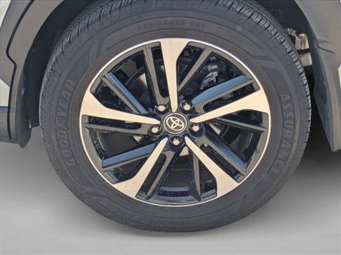 Used 2024 Toyota Corolla Cross AWD Hybrid w/ Convenience Package image 15