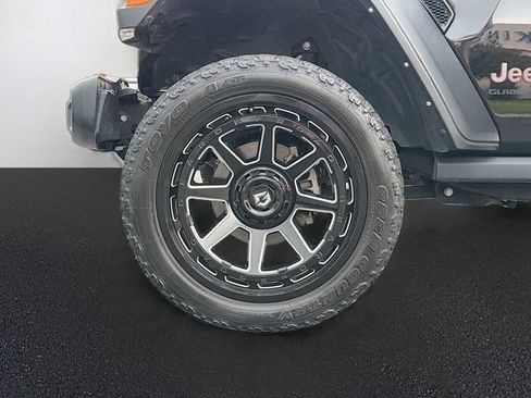 Used 2023 Jeep Gladiator Mojave w/ Cold Weather Group AWD/4WD image 9