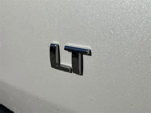 Used 2023 Chevrolet Traverse LT image 11