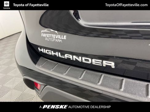 Certified 2022 Toyota Highlander L image 3