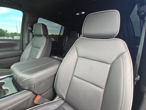 Used 2026 Chevrolet Suburban Premier AWD/4WD image 25