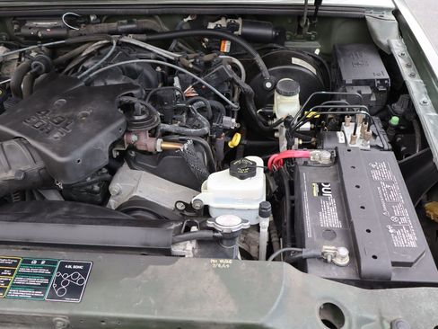 Used 2004 Ford Explorer Sport Trac XLS image 39