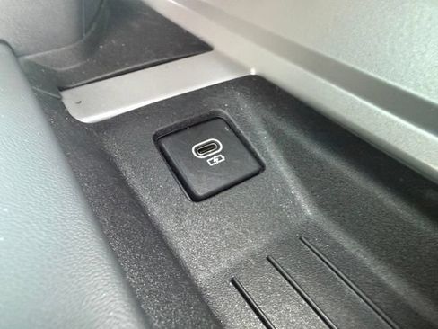Used 2025 Land Rover Defender 130 V8 AWD/4WD image 42