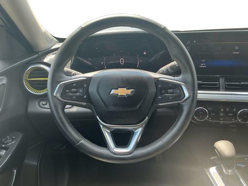 Used 2024 Chevrolet Trax LT w/ Driver Confidence Package FWD image 18