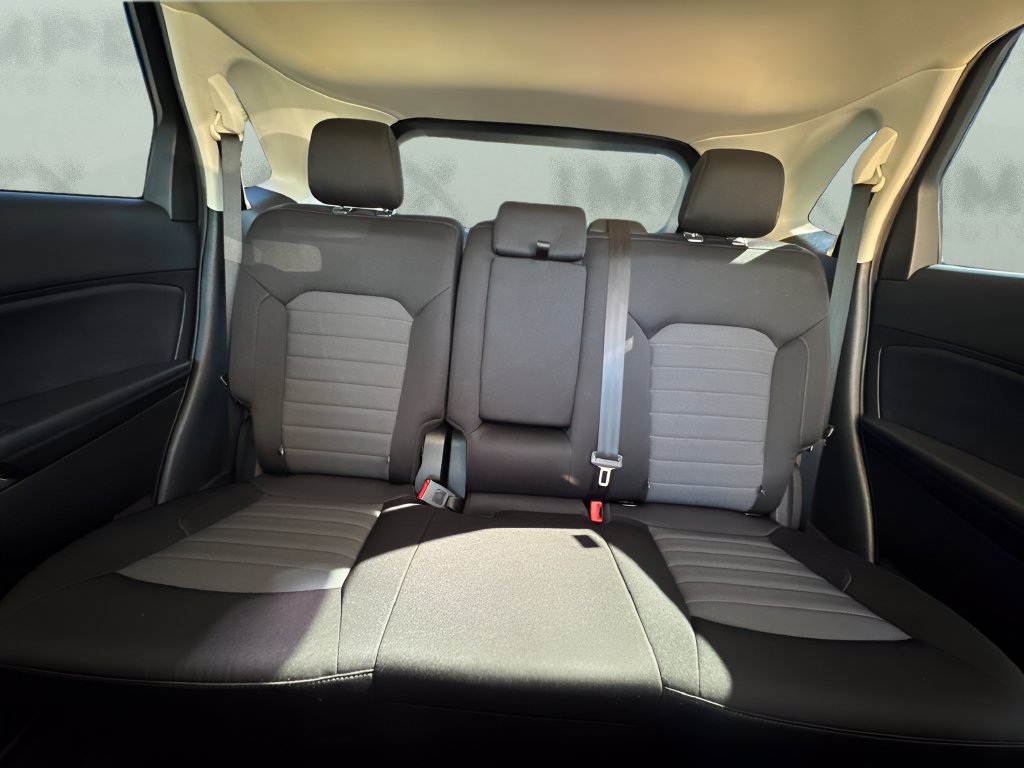 Used 2020 Ford Edge SE FWD image 11