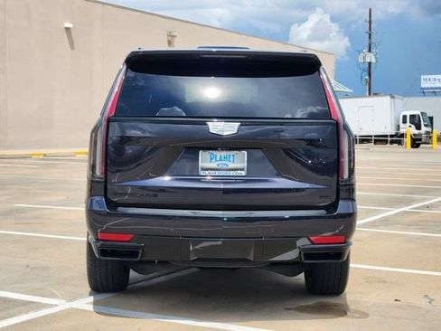 Used 2023 Cadillac Escalade Premium Luxury RWD image 6