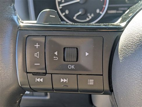 Used 2023 Nissan Rogue SL w/ SL Premium Package image 17