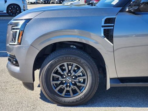 Used 2025 Nissan Armada SV image 5