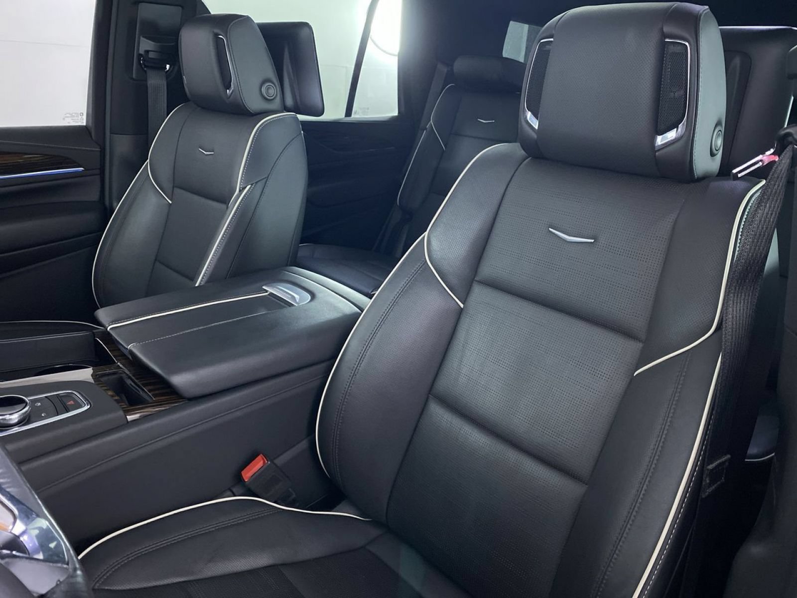 Certified 2023 Cadillac Escalade Premium Luxury w/ Performance Package AWD/4WD image 11