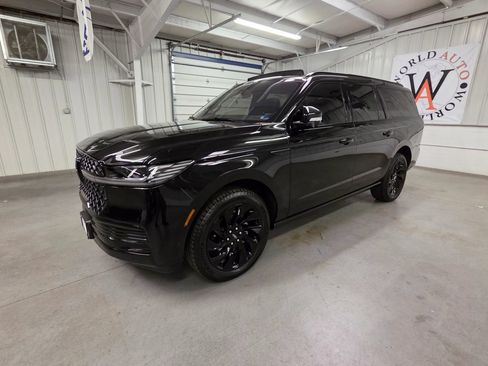 Used 2025 Lincoln Navigator L Reserve w/ Jet Appearance Package AWD/4WD image 2