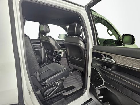 Used 2024 Jeep Wagoneer Series II AWD/4WD image 36