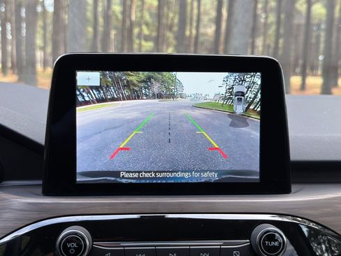 Used 2020 Ford Escape Titanium image 5