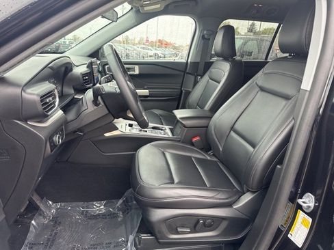 Certified 2023 Ford Explorer XLT w/ Equipment Group 202A image 9
