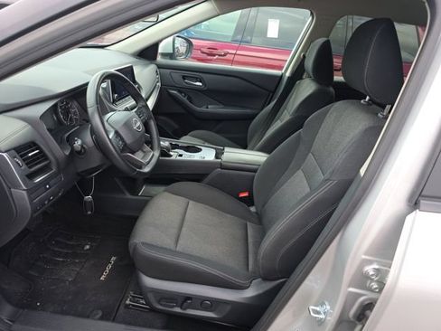 Used 2025 Nissan Rogue SV FWD image 12