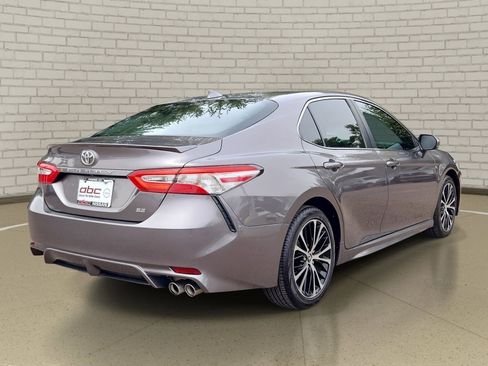 Used 2020 Toyota Camry SE w/ Carpet Mat Package FWD image 5