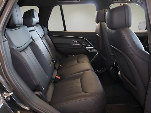 New 2025 Land Rover Range Rover SE AWD/4WD image 13