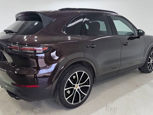 Used 2023 Porsche Cayenne Platinum Edition AWD/4WD image 7