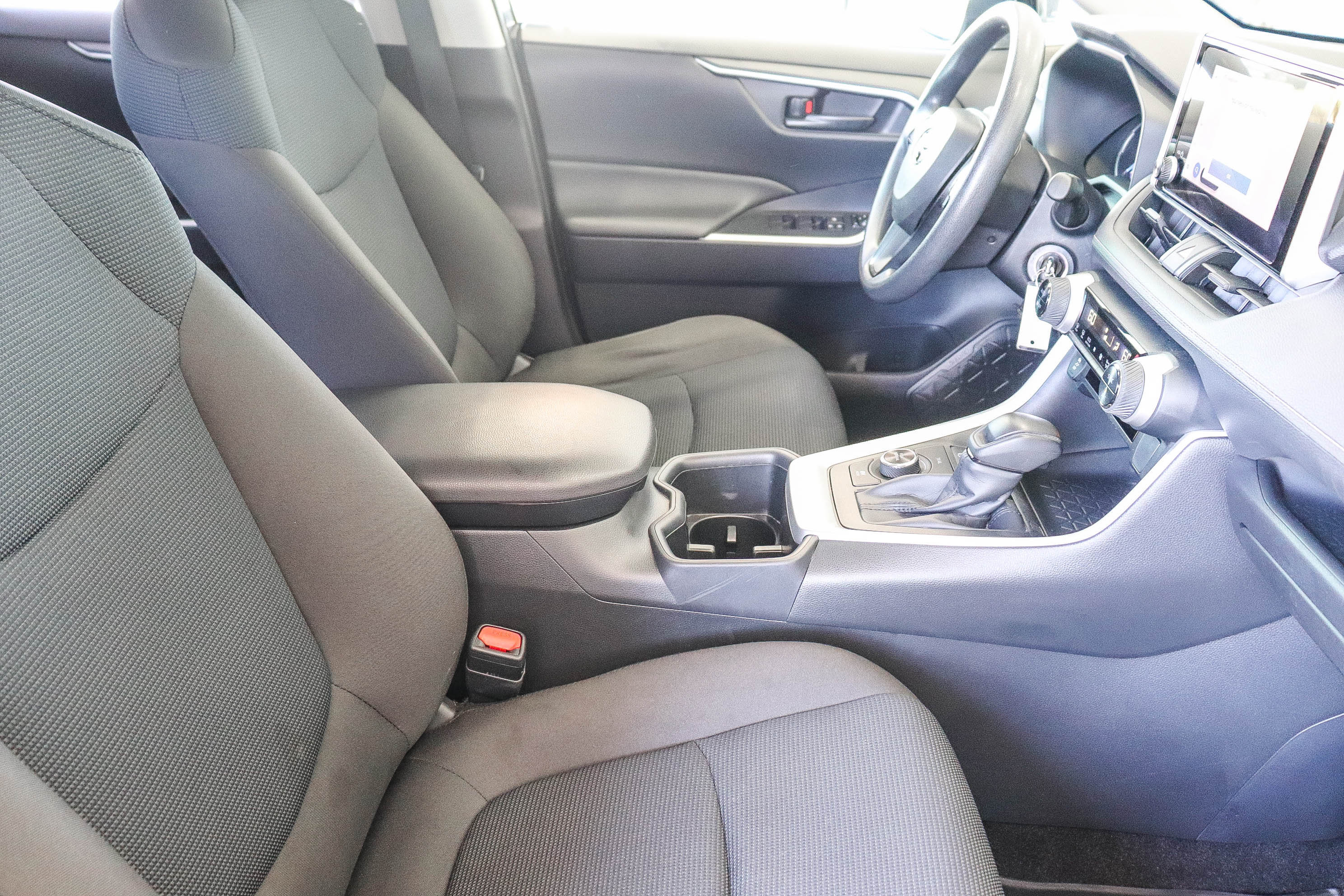 Used 2025 Toyota RAV4 LE AWD/4WD image 16
