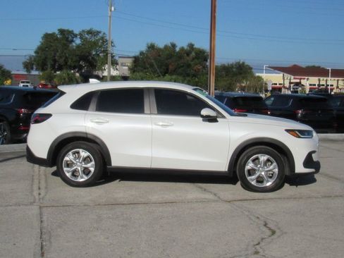 Used 2023 Honda HR-V LX image 3