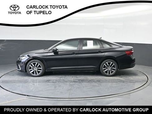 Used 2025 Volkswagen Jetta SE w/ Sunroof Package image 9