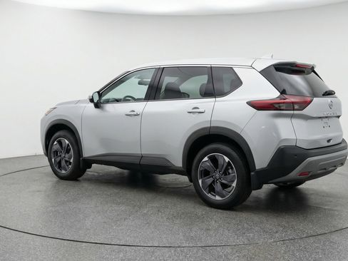 Used 2025 Nissan Rogue SV FWD image 6