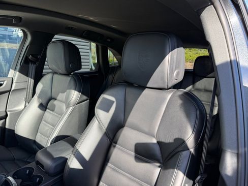 New 2026 Porsche Macan image 12