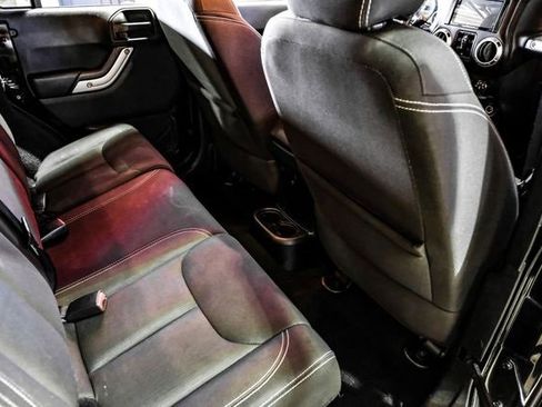 Used 2015 Jeep Wrangler Unlimited Sahara w/ Connectivity Group image 30