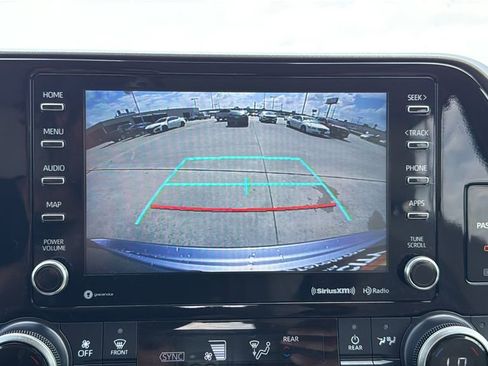 Used 2021 Toyota Highlander XLE image 27