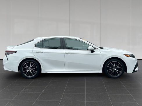 Used 2023 Toyota Camry SE FWD image 6