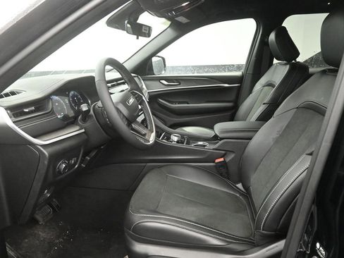 New 2026 Jeep Grand Cherokee Laredo AWD/4WD image 10