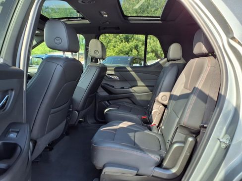 Used 2023 Chevrolet Traverse RS AWD/4WD image 28